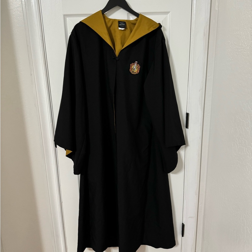 Universal Studios Harry Potter Hufflepuff Robe